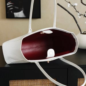 img_8e603200_20251114_i1763131470247_7108_0_4_jpg_071dd251-74b8-4dec-afd9-a51600219299 Chanel 25 Crocodile-embossed 40cm Bag White Cowhide 322960