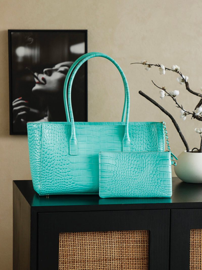 Chanel 25 Crocodile-embossed 40cm Bag Turquoise Cowhide 322961