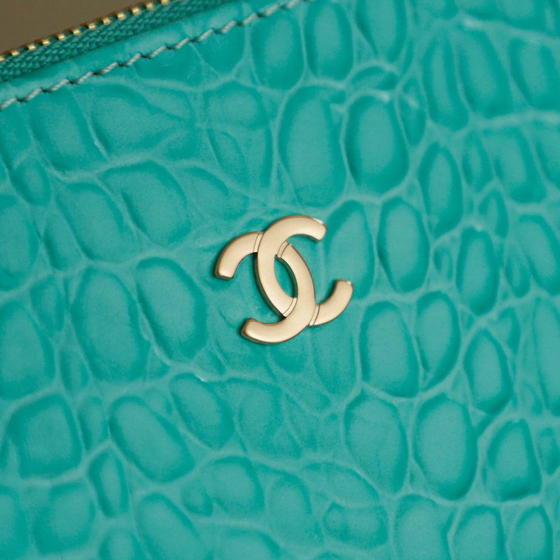 Chanel 25 Crocodile-embossed 40cm Bag Turquoise Cowhide 322961
