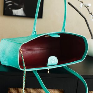 Chanel 25 Crocodile-embossed 40cm Bag Turquoise Cowhide 322961