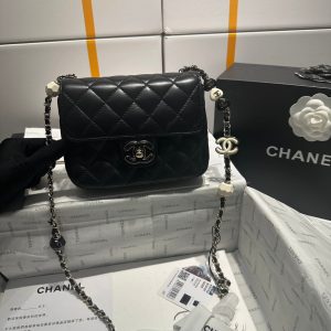 img_9610f411_20231211_i1702286249_3970_8_jpg 23P Flap Bag 16cm Black Calfskin Siver Hardware