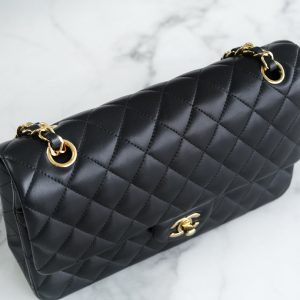 CLASSIC FLAP 25 BLACK LAMBSKIN LIGHT GOLD HARDWARE