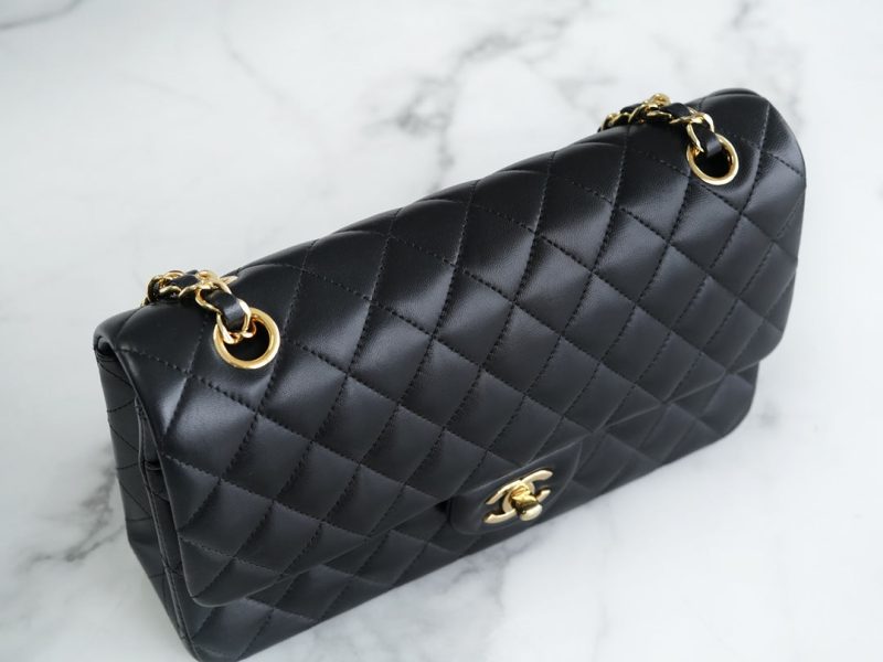 CLASSIC FLAP 25 BLACK LAMBSKIN LIGHT GOLD HARDWARE