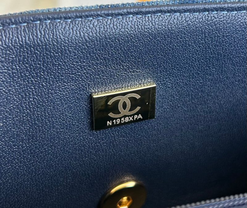 img_b4a5a2ed_20241023_i1729662716_172_4_jpg MEDIUM FLAP BAG 25 IN CLASSIC BLUE DENIM GOLD HARDWARE