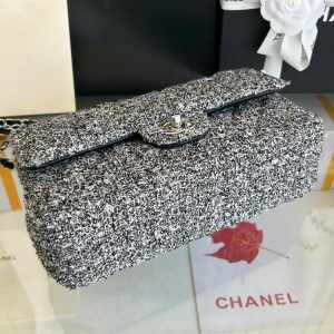 MEDIUM FLAP BAG 25 IN LIGHT GRAY TWEED SILVER HARDWARE