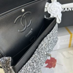 MEDIUM FLAP BAG 25 IN LIGHT GRAY TWEED SILVER HARDWARE