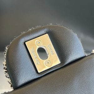 MEDIUM FLAP BAG 25 IN LIGHT GRAY TWEED SILVER HARDWARE