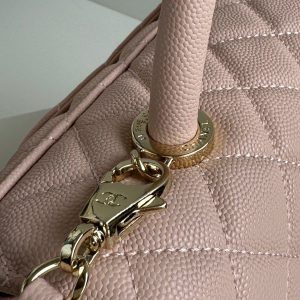 img_b5cc9469_20240604_i1717485034_274_4_jpg coco handle medium 29cm pink beige quilted caviar leather gold hardware