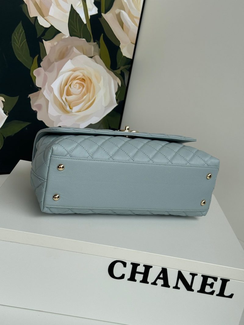 img_b5cc9469_20240701_i1719829204_8799_2_jpg coco handle medium 29cm sky blue quilted caviar leather gold hardware