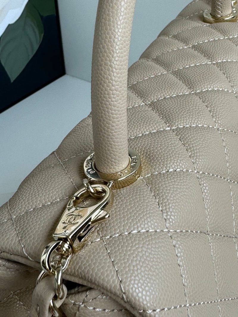 img_b5cc9469_20240701_i1719829306_4653_3_jpg coco handle medium 29cm pink beige quilted caviar leather gold hardware