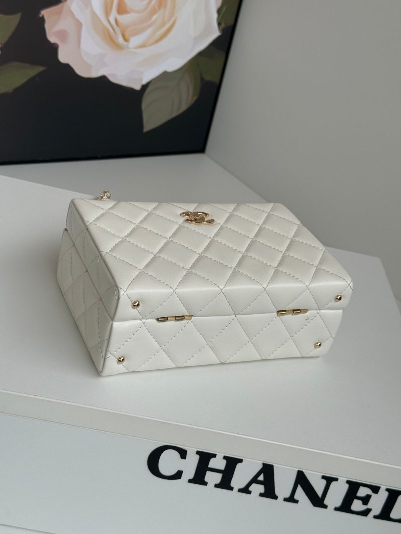 SMALL BOX BAG 18 IN WHITE LAMBSKIN GOLD HARDWARE