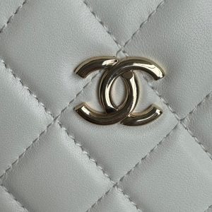 SMALL BOX BAG 18 IN WHITE LAMBSKIN GOLD HARDWARE