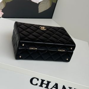 SMALL BOX BAG 18 IN BLACK LAMBSKIN GOLD HARDWARE