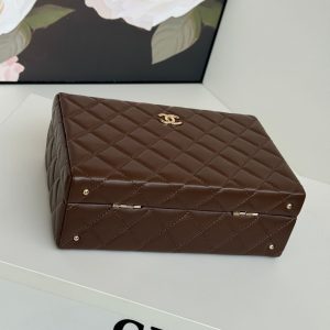 MEDIUM BOX BAG 22 IN CHOCOLATE LAMBSKIN GOLD HARDWARE