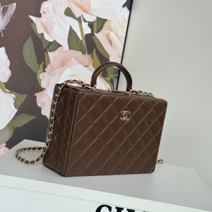 MEDIUM BOX BAG 22 IN CHOCOLATE LAMBSKIN GOLD HARDWARE