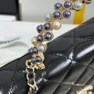 PEARL HANDLE FLAP BAG 18 IN BLACK SHINY LAMBSKIN