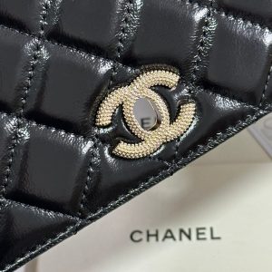 PEARL HANDLE FLAP BAG 18 IN BLACK SHINY LAMBSKIN