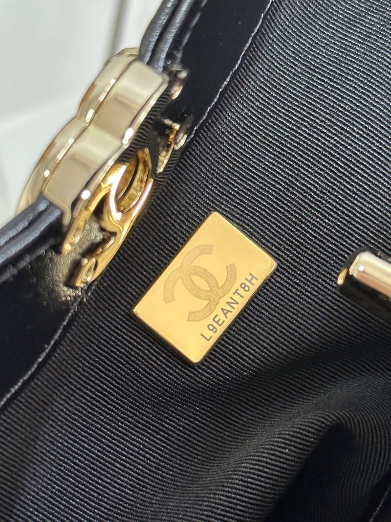 CC 25P Mini 31 Bag Black Waxed Sheepskin Gold Hardware 243582