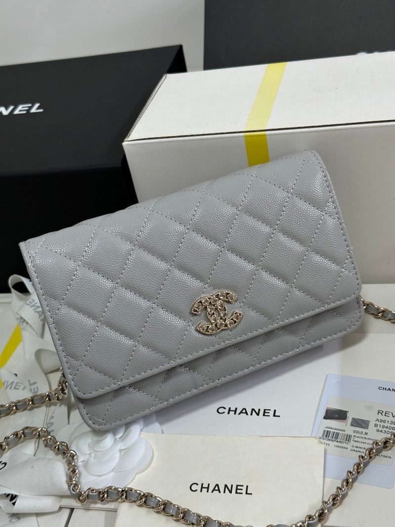 CC 25P Wallet On Chain 19cm Light Gray Cowhide Heart Rhinestone 243598
