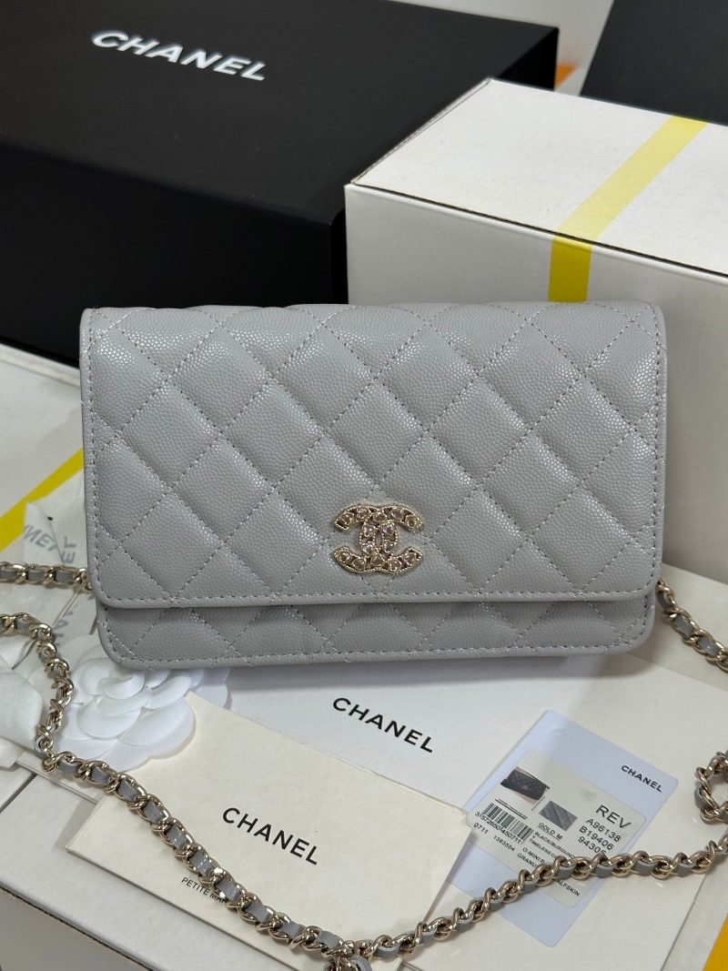 CC 25P Wallet On Chain 19cm Light Gray Cowhide Heart Rhinestone 243598