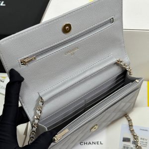 CC 25P Wallet On Chain 19cm Light Gray Cowhide Heart Rhinestone 243598