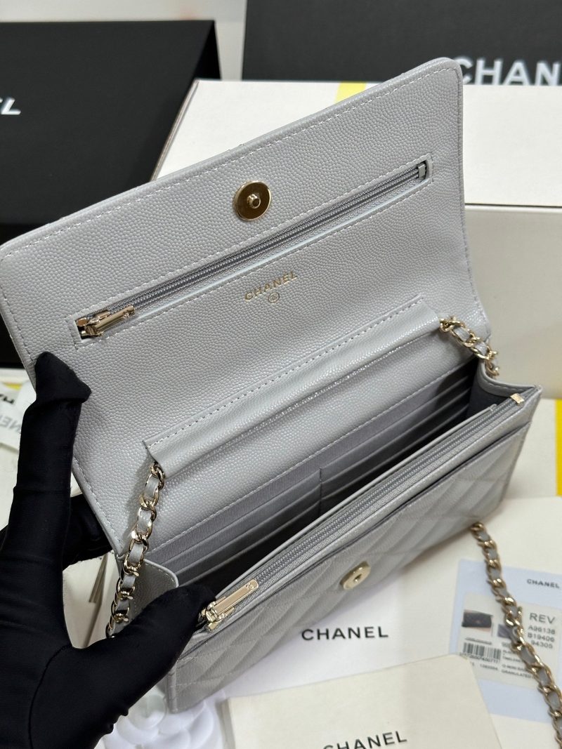 CC 25P Wallet On Chain 19cm Light Gray Cowhide Heart Rhinestone 243598