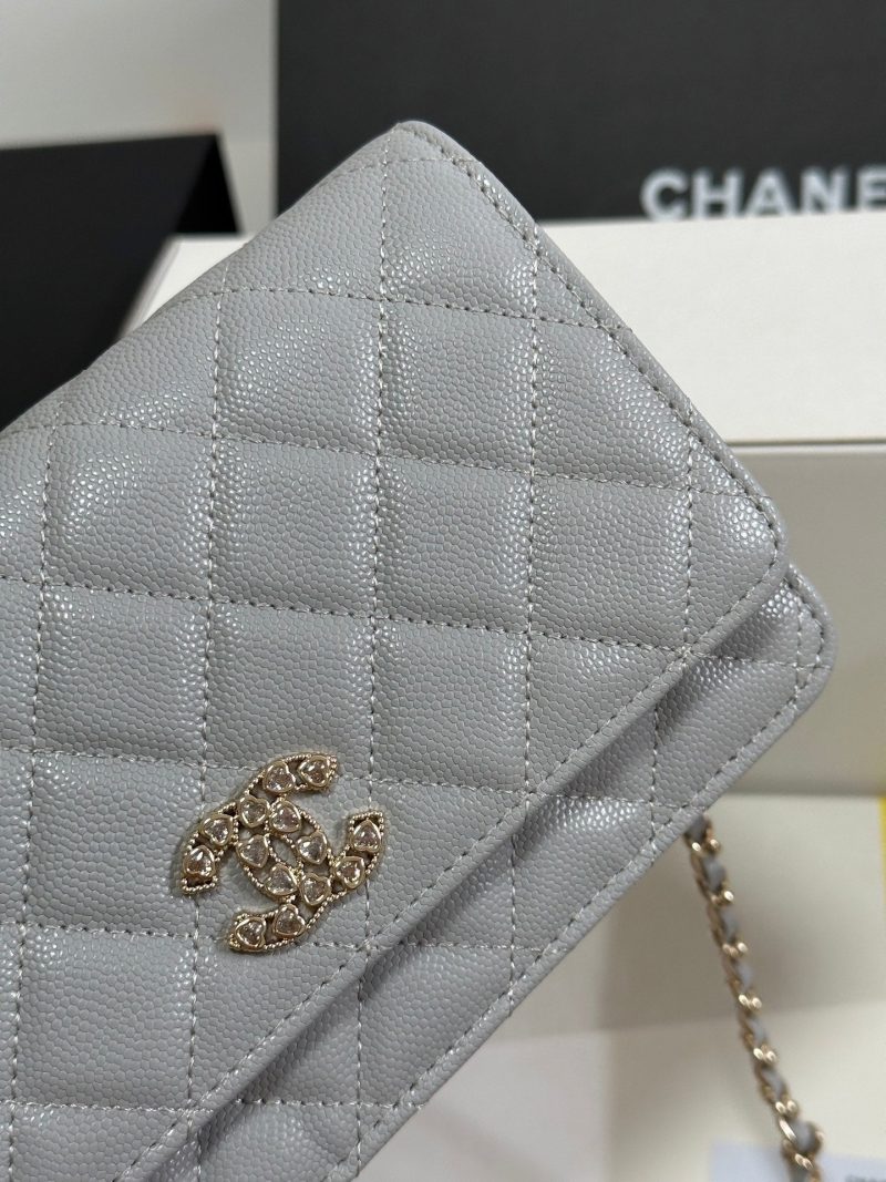 CC 25P Wallet On Chain 19cm Light Gray Cowhide Heart Rhinestone 243598