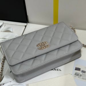 CC 25P Wallet On Chain 19cm Light Gray Cowhide Heart Rhinestone 243598