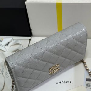 CC 25P Wallet On Chain 19cm Light Gray Cowhide Heart Rhinestone 243598