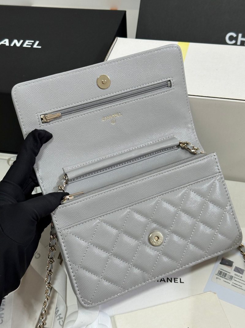 CC 25P Wallet On Chain 19cm Light Gray Cowhide Heart Rhinestone 243598