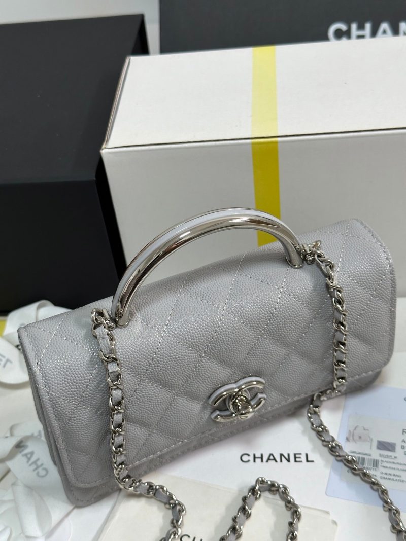 img_b885826e_20250327_i1743089546053_3183_0_2_jpg CC 25P Wallet Woc Handle 17cm Light Gray Leather Silver Hardware 243436