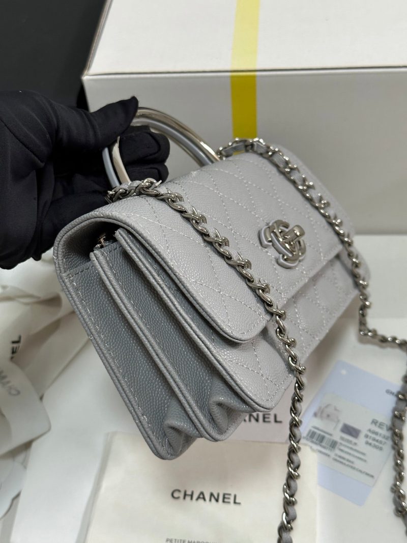 img_b885826e_20250327_i1743089546124_9021_0_5_jpg CC 25P Wallet Woc Handle 17cm Light Gray Leather Silver Hardware 243436