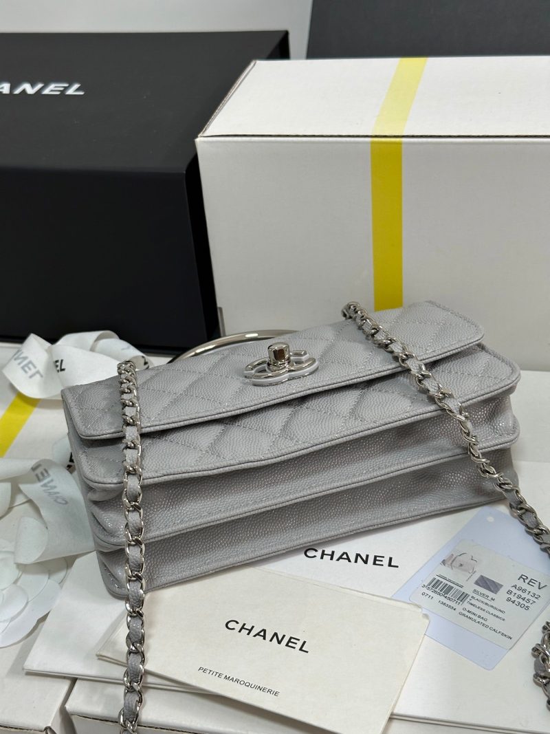 img_b885826e_20250327_i1743089547103_4125_0_8_jpg CC 25P Wallet Woc Handle 17cm Light Gray Leather Silver Hardware 243436