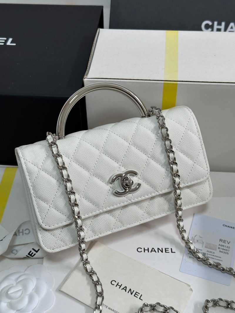 img_b885826e_20250328_i1743135639324_7458_0_0_jpg CC 25P Wallet Woc Handle 17cm White Leather Silver Hardware 243442