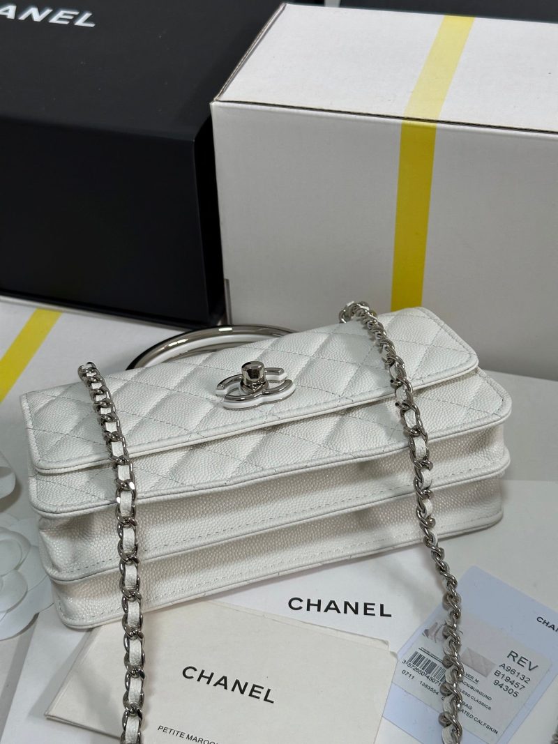 img_b885826e_20250328_i1743135639351_9309_0_6_jpg CC 25P Wallet Woc Handle 17cm White Leather Silver Hardware 243442