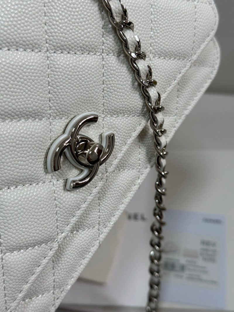 img_b885826e_20250328_i1743136037927_2756_0_4_jpg CC 25P Wallet Woc Handle 19cm White Leather Silver Hardware 243451