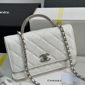 img_b885826e_20250328_i1743136038515_9332_0_1_jpg CC 25P Wallet Woc Handle 19cm White Leather Silver Hardware 243451
