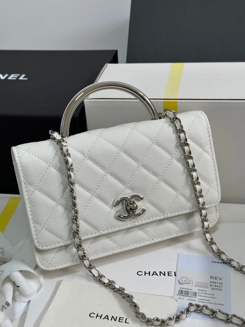 img_b885826e_20250328_i1743136038515_9332_0_1_jpg CC 25P Wallet Woc Handle 19cm White Leather Silver Hardware 243451