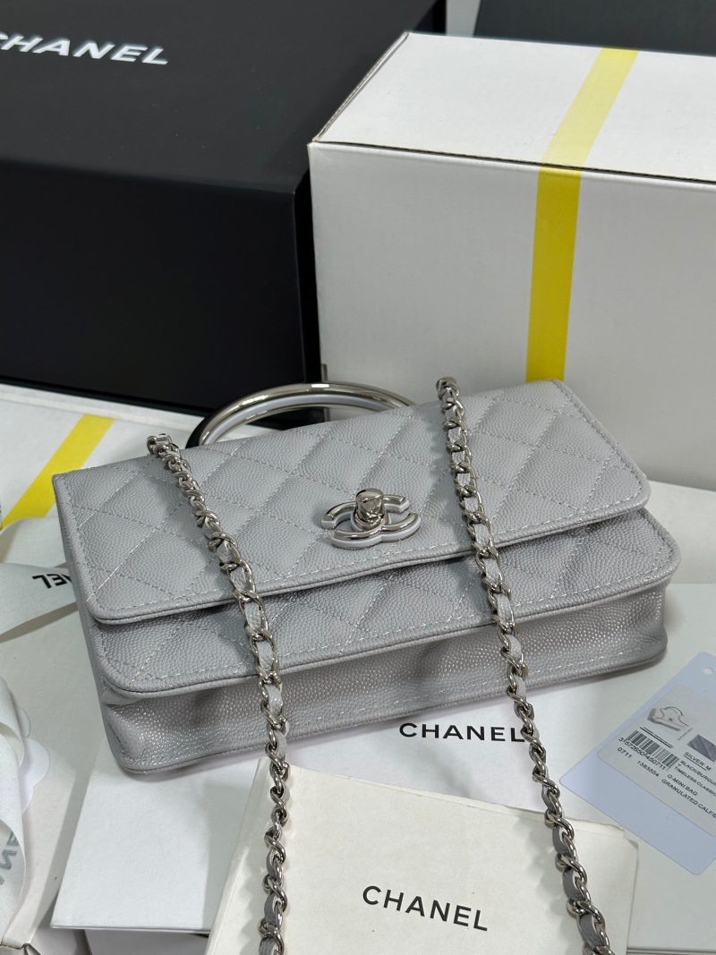 img_b885826e_20250328_i1743136153882_1532_0_7_jpg CC 25P Wallet Woc Handle 19cm Light Gray Leather Silver Hardware 243454