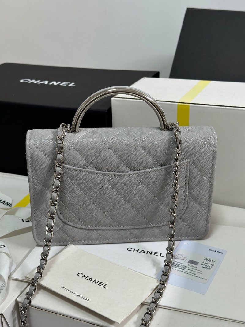 img_b885826e_20250328_i1743136154642_7564_0_8_jpg CC 25P Wallet Woc Handle 19cm Light Gray Leather Silver Hardware 243454