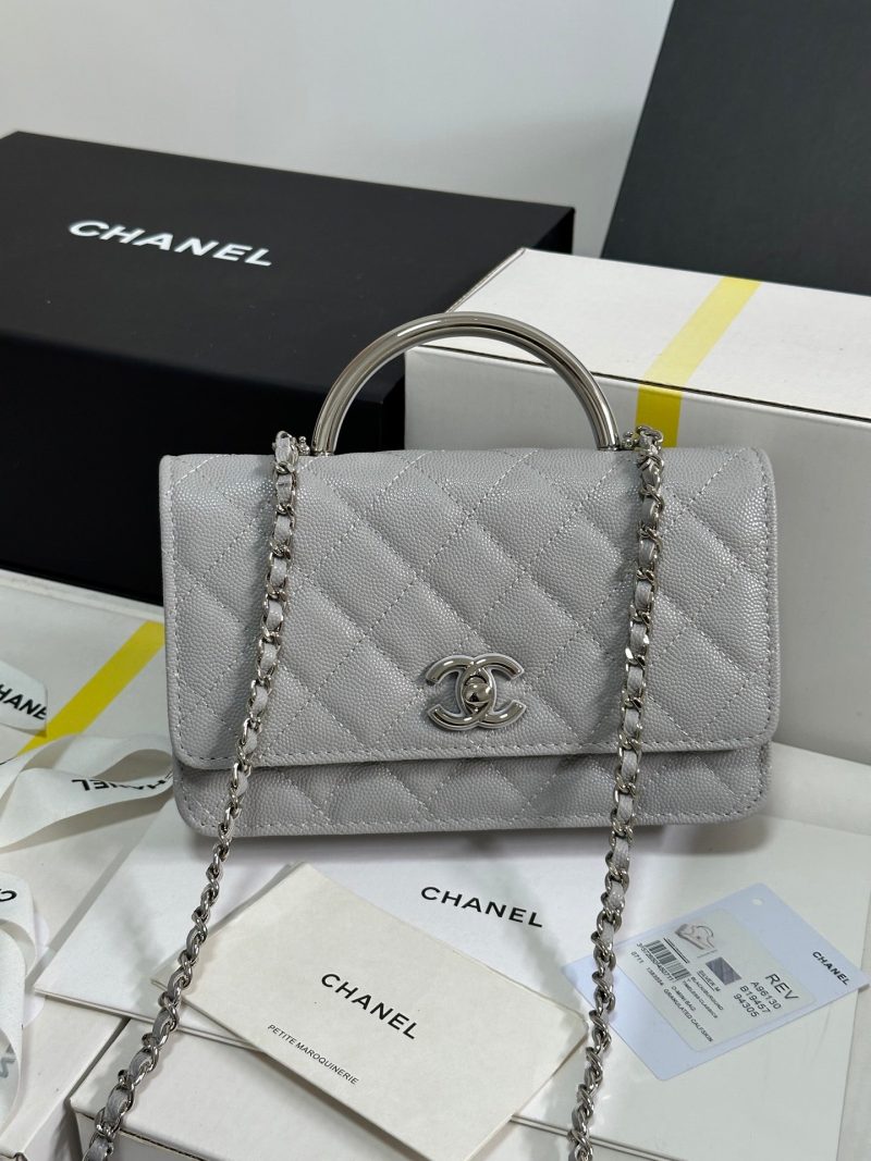 img_b885826e_20250328_i1743136154698_4894_0_1_jpg CC 25P Wallet Woc Handle 19cm Light Gray Leather Silver Hardware 243454