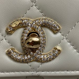 MINI FLAP BAG 19 IN WHITE CALFSKIN DIAMOND LOGO