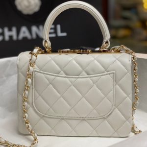 MINI FLAP BAG 19 IN WHITE CALFSKIN DIAMOND LOGO