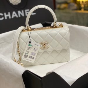 MINI FLAP BAG 19 IN WHITE CALFSKIN DIAMOND LOGO