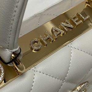 MINI FLAP BAG 19 IN WHITE CALFSKIN DIAMOND LOGO