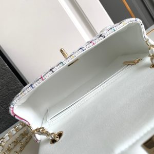 CC MEDIUM 20 FLAP BAG IN WHITE WOOL TWEED