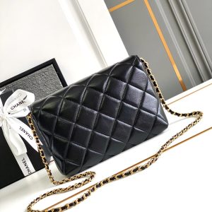 CC MEDIUM 22 FLAP BAG IN BLACK LAMBSKIN GOLD HARDWARE