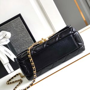 CC MEDIUM 22 FLAP BAG IN BLACK LAMBSKIN GOLD HARDWARE