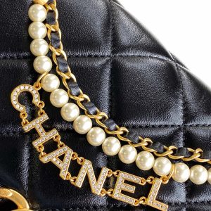 CC MEDIUM 22 FLAP BAG IN BLACK LAMBSKIN GOLD HARDWARE