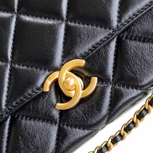 CC MEDIUM 22 FLAP BAG IN BLACK LAMBSKIN GOLD HARDWARE